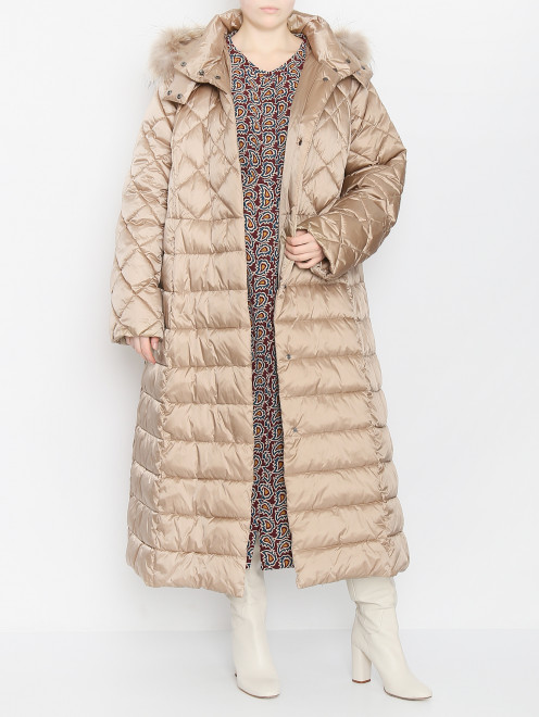 Стеганое пальто с капюшоном с отделкой из меха енота Persona by Marina Rinaldi - МодельОбщийВид